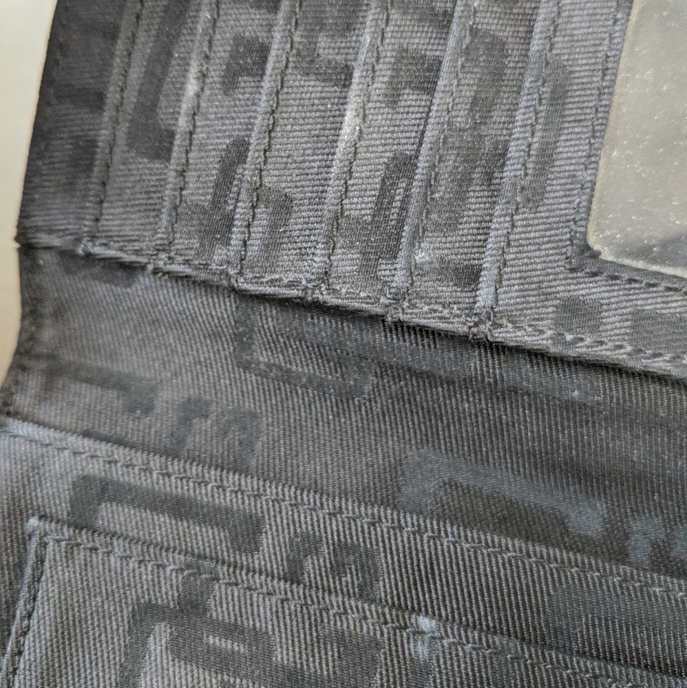 GUESS Wallets - Picture 4 of 6